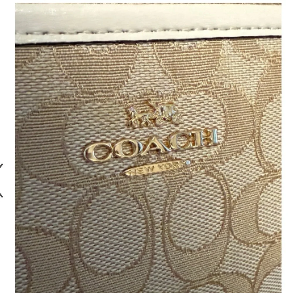 Coach Beige/White Signature Canvas and Leather Swingpack File Crossbody Bag